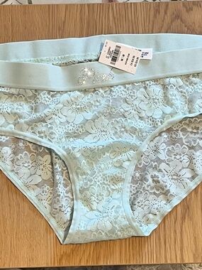 👙3/18 Pink Victoria’s Secret Light Aqua Lace Bikini (brief)